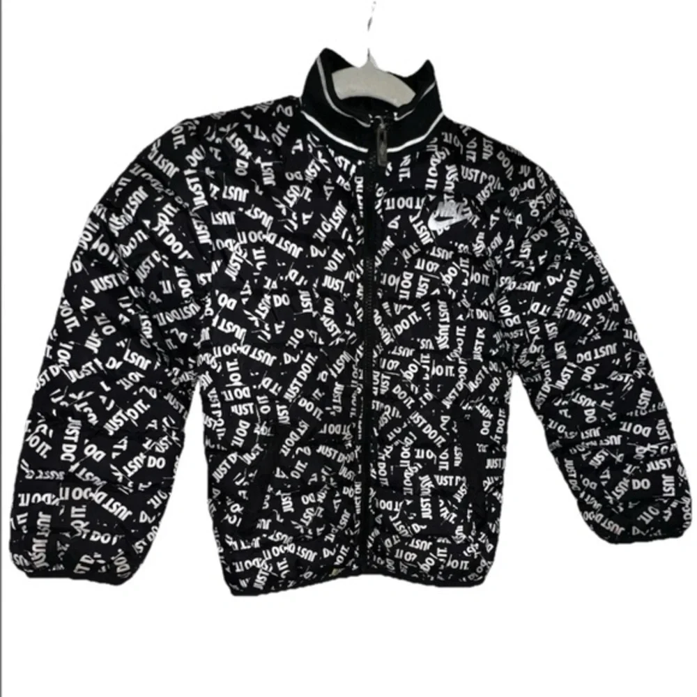 Nike Little Boy’s Medium 5 6 YRS Just Do It All Over Logo Puffer Coat Jacket M